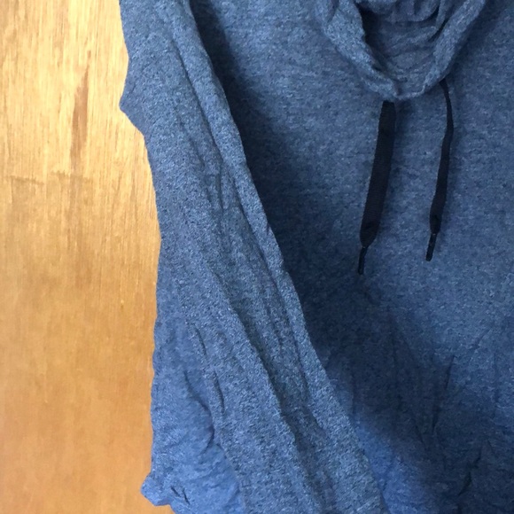 Cowl neck athletic too - Picture 3 of 4